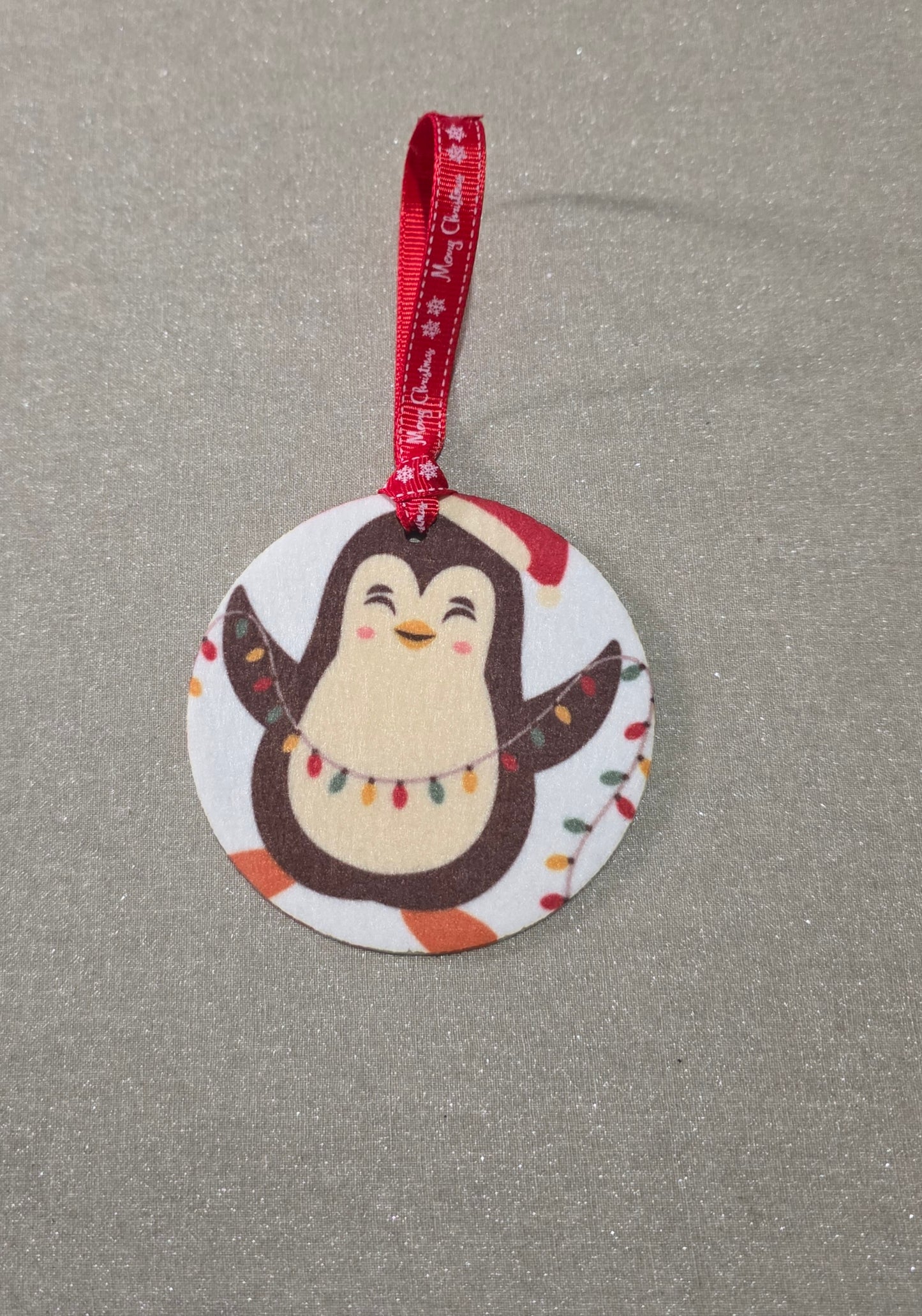 Circle penguin bauble